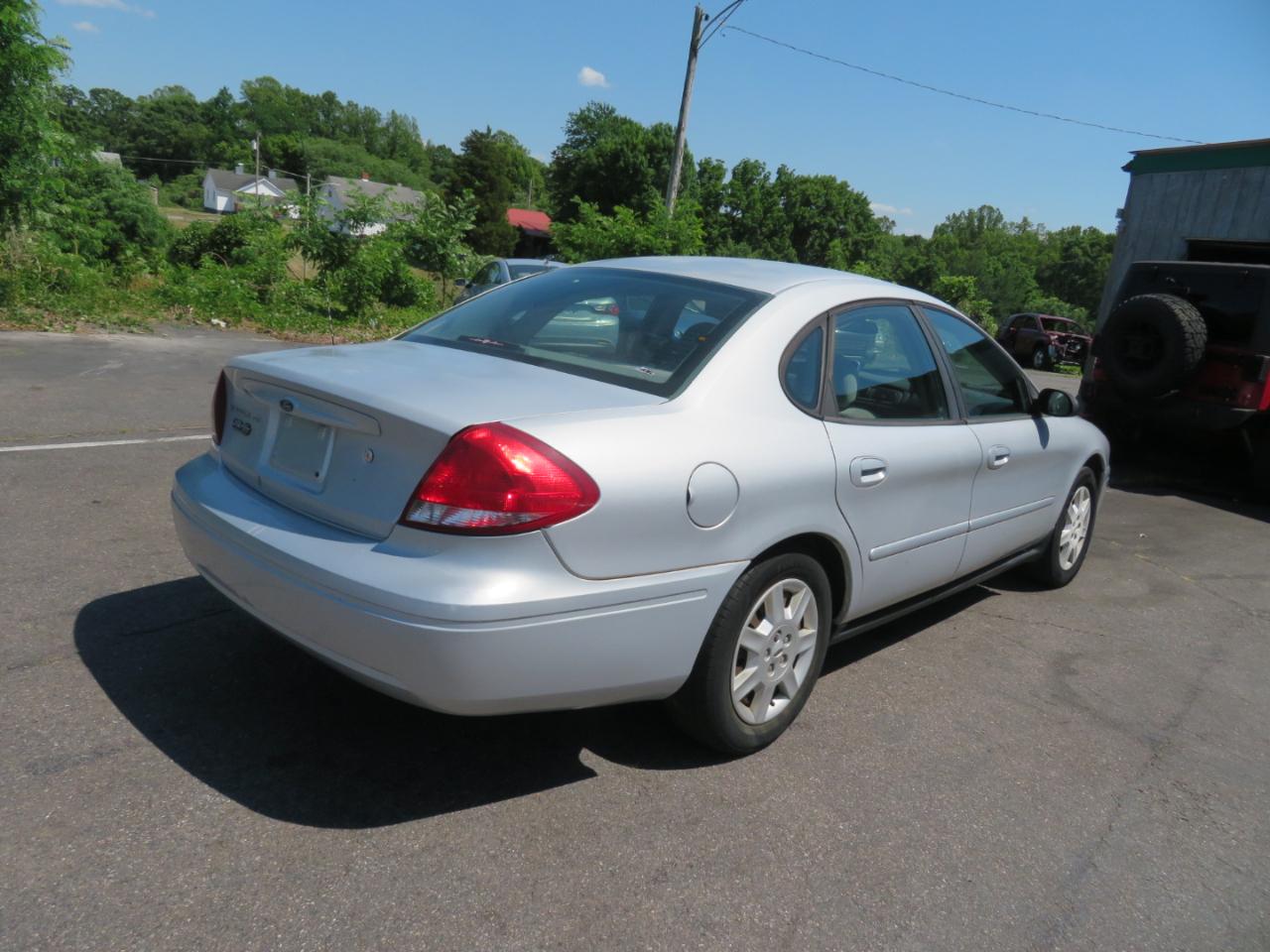 Ford Taurus SE 2007