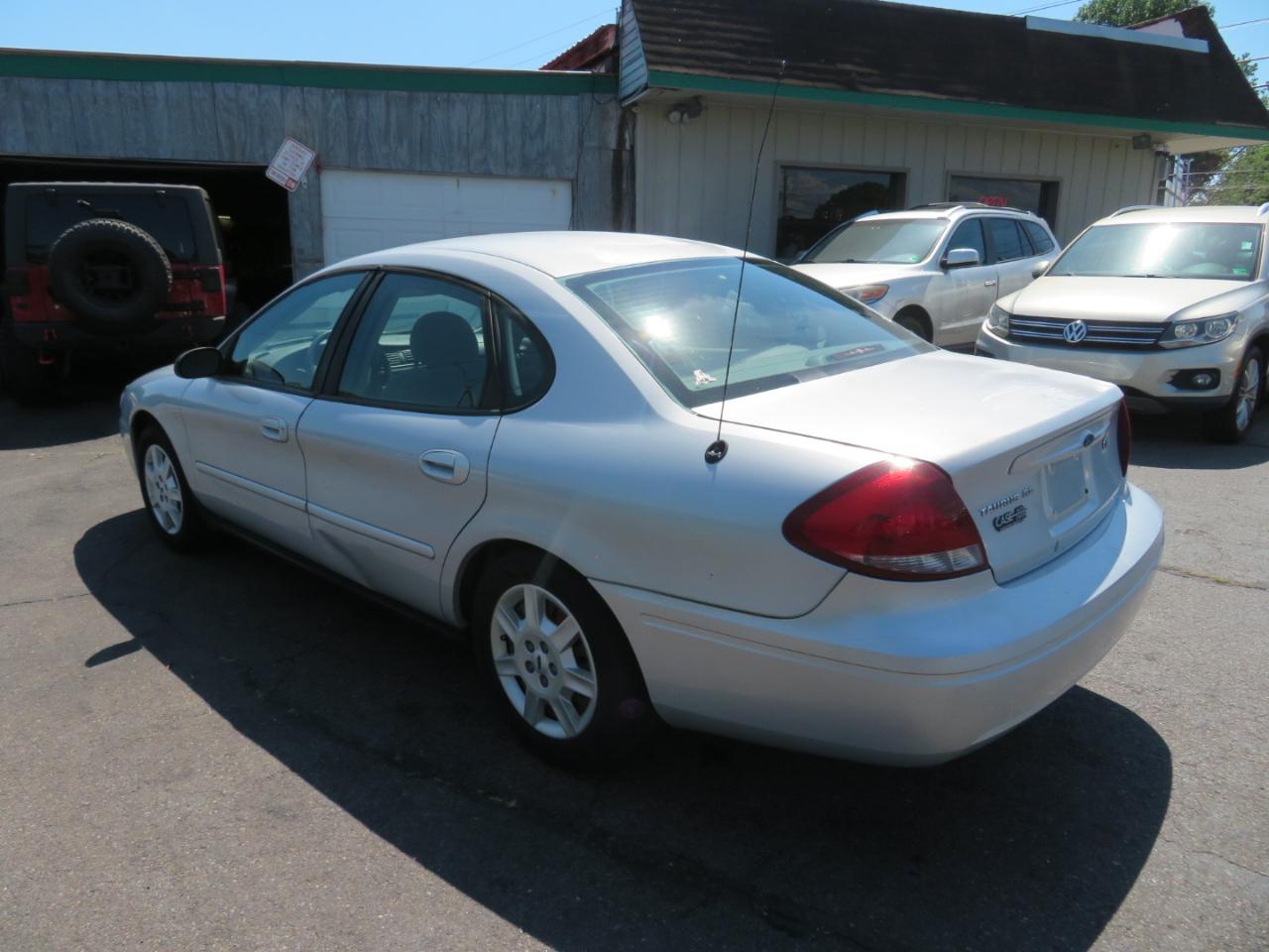 Ford Taurus SE 2007
