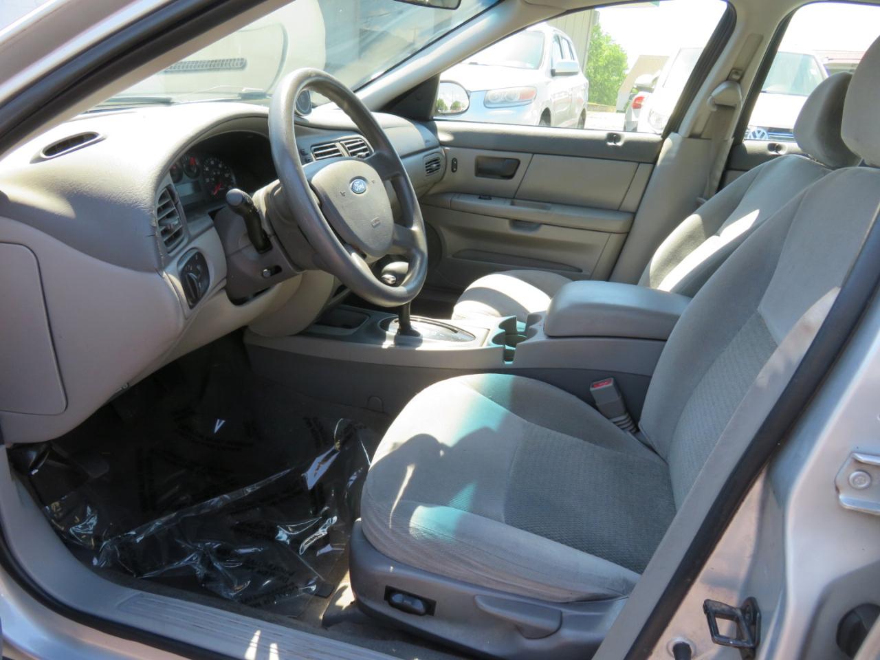 Ford Taurus SE 2007