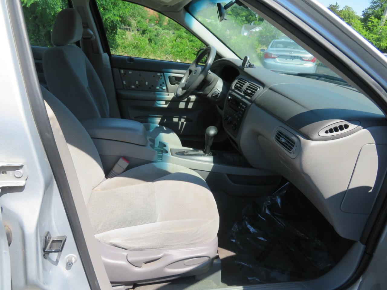 Ford Taurus SE 2007