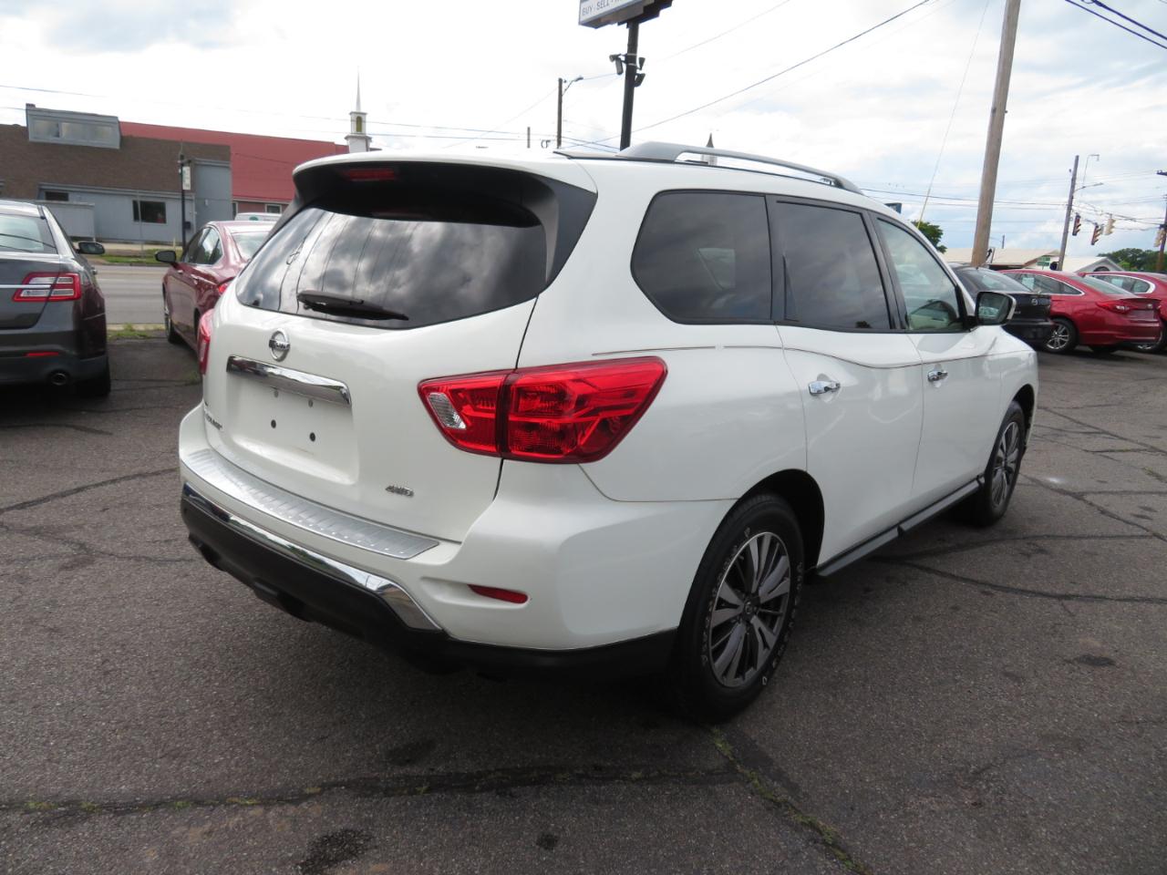 Nissan Pathfinder SV 4WD 2017