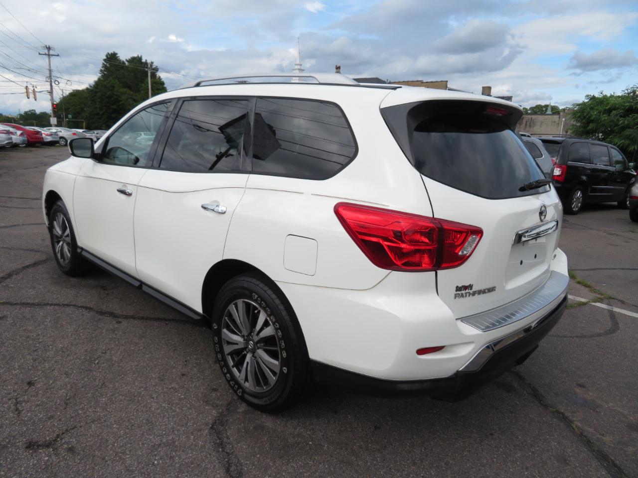 Nissan Pathfinder SV 4WD 2017