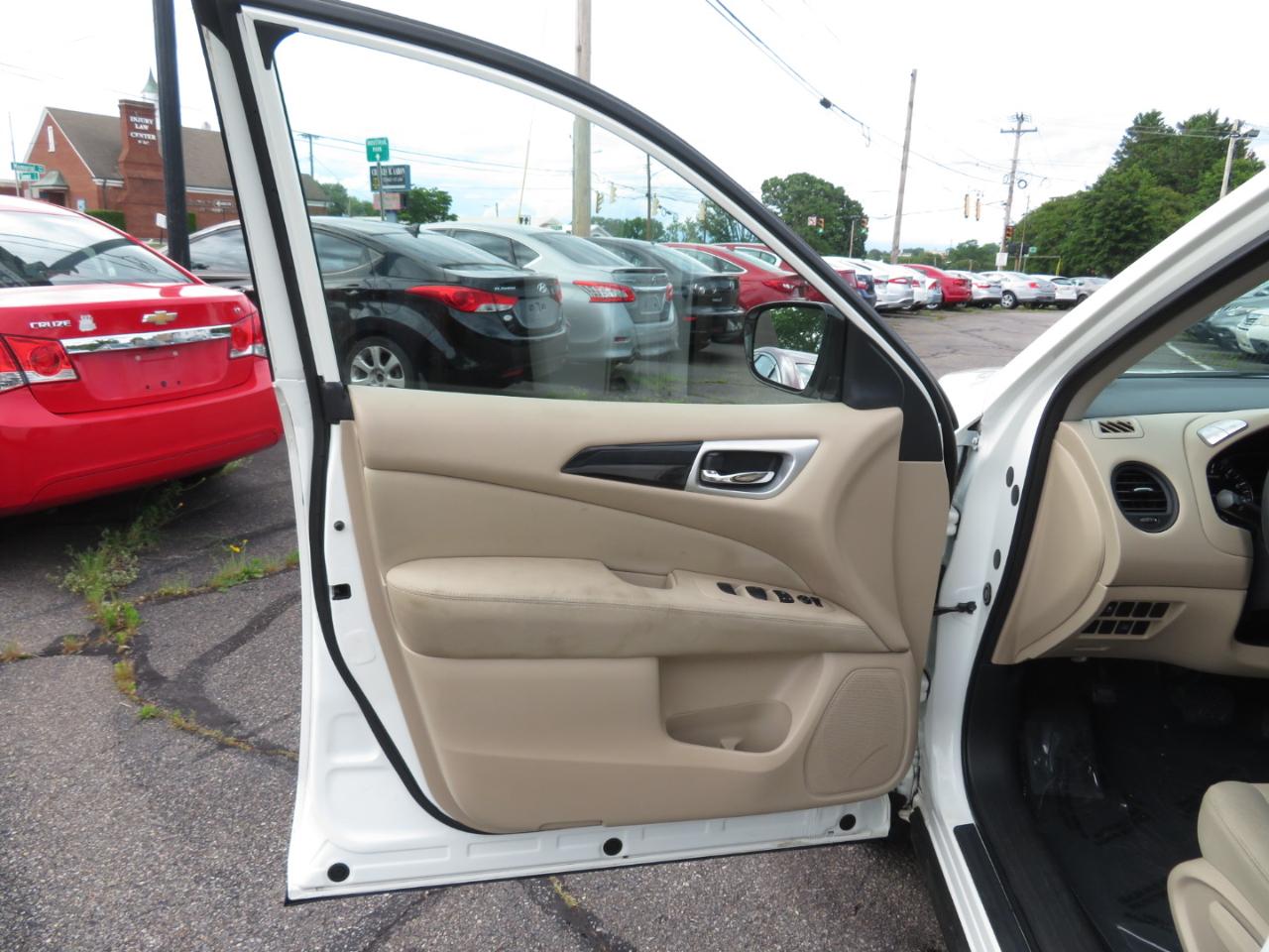 Nissan Pathfinder SV 4WD 2017