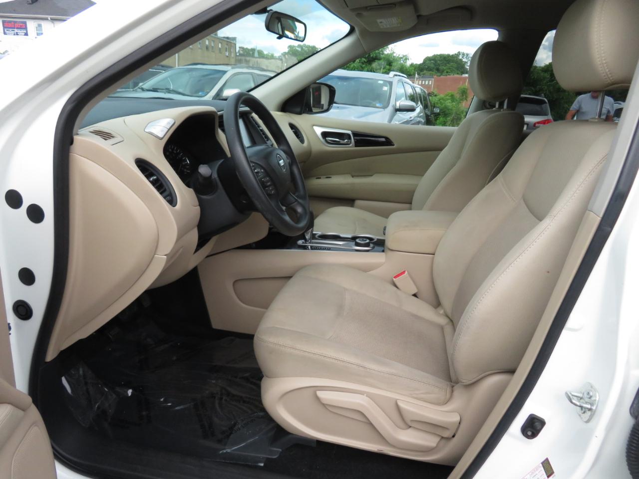 Nissan Pathfinder SV 4WD 2017
