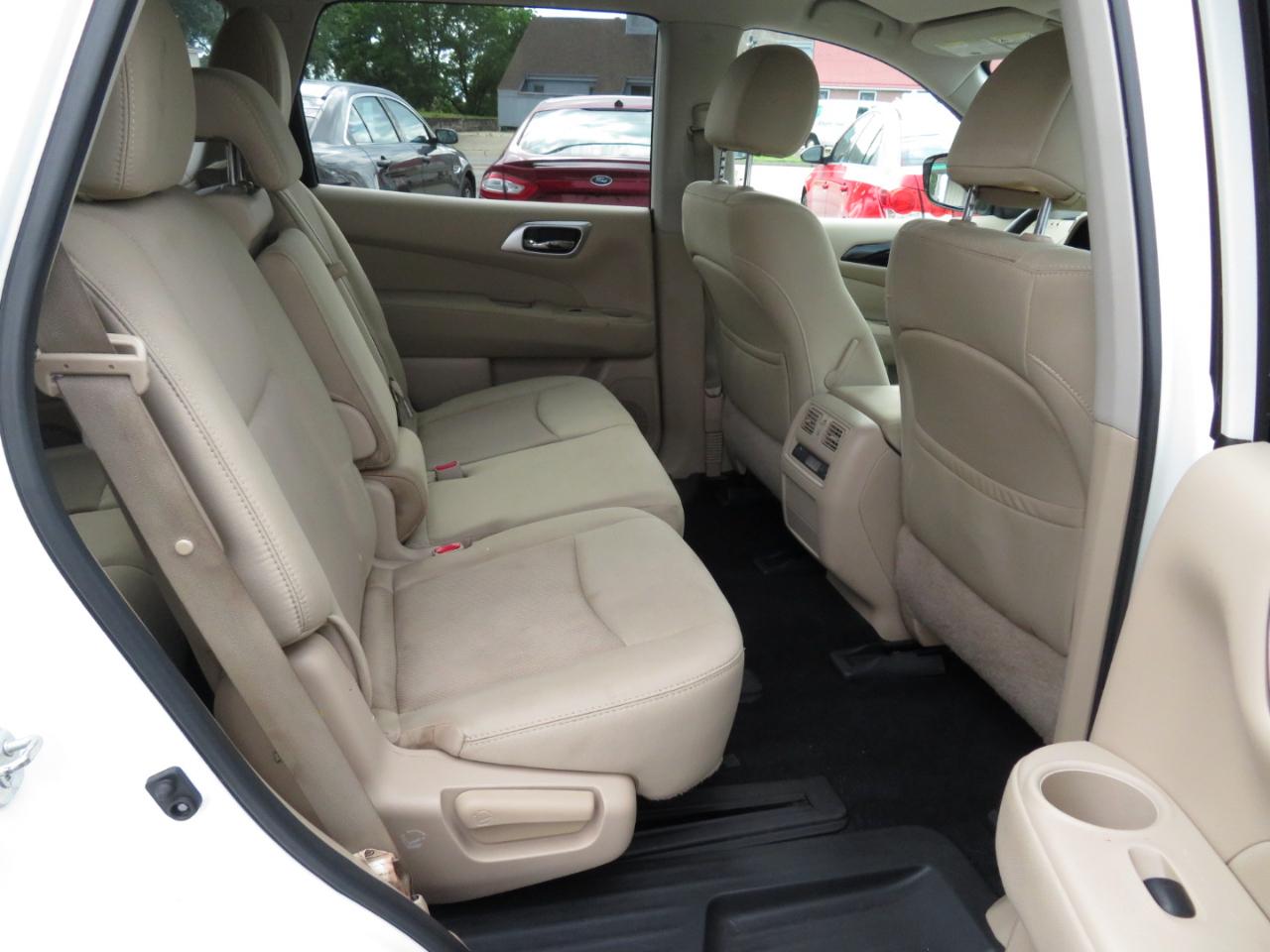 Nissan Pathfinder SV 4WD 2017