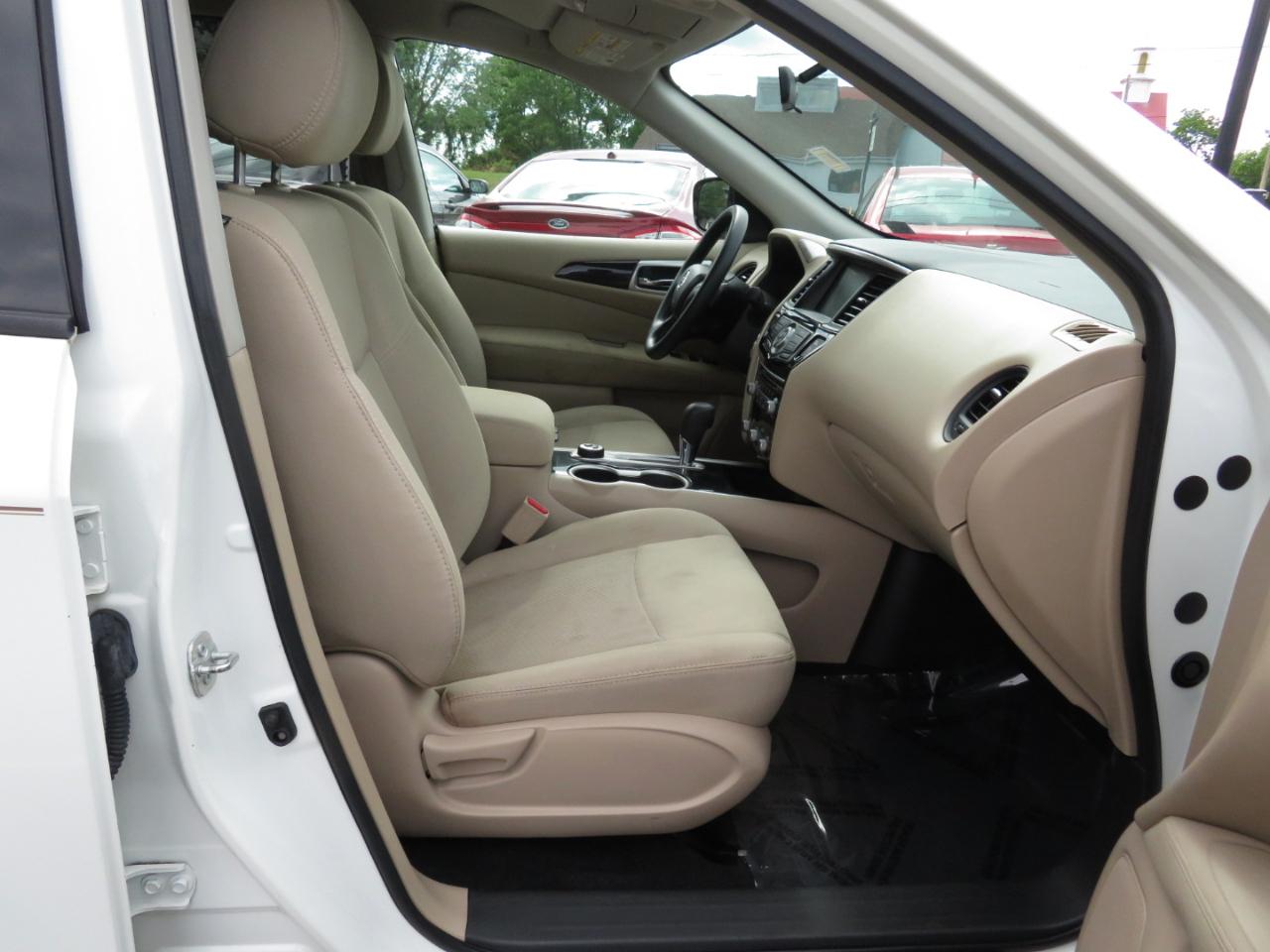 Nissan Pathfinder SV 4WD 2017