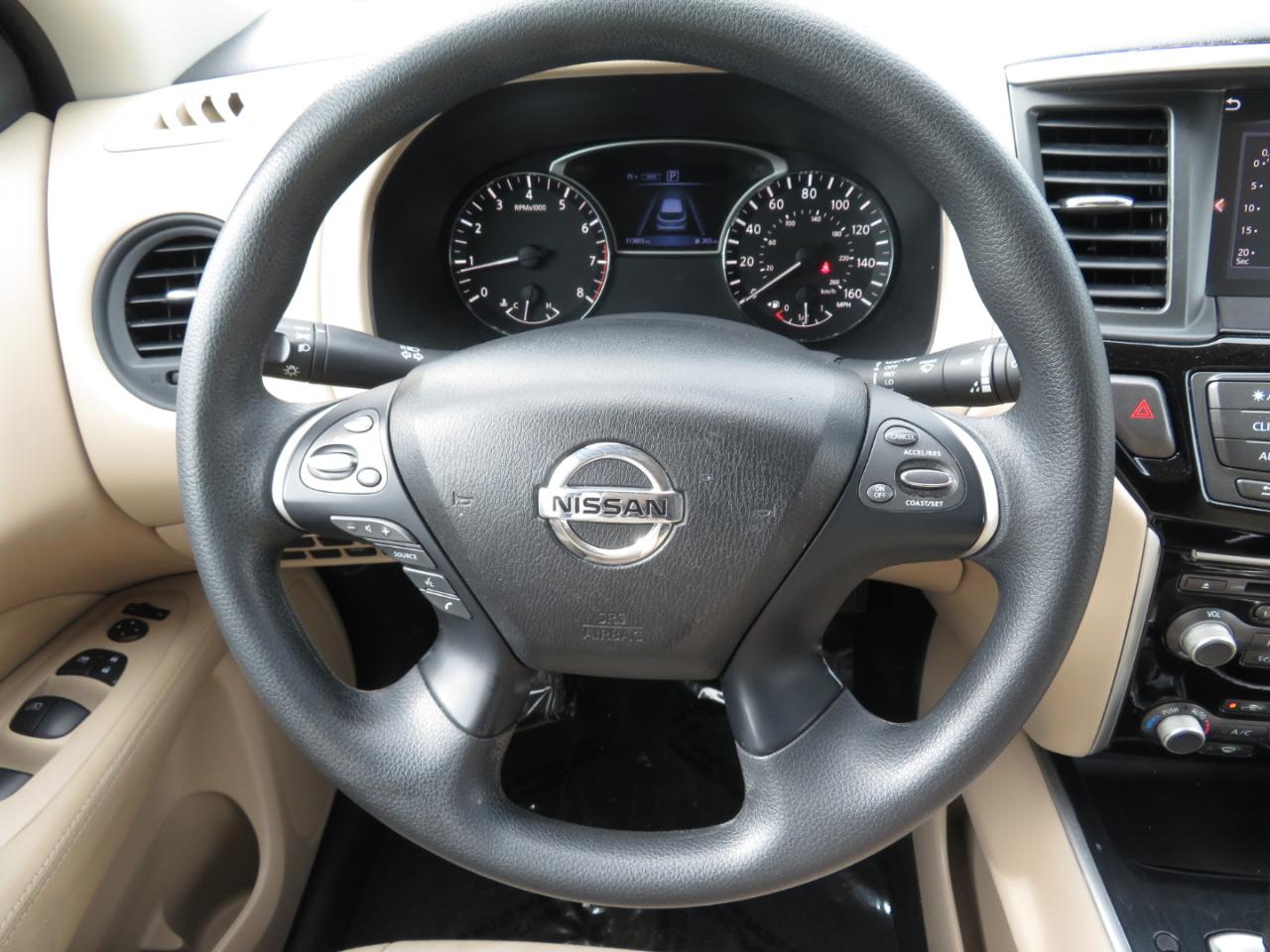 Nissan Pathfinder SV 4WD 2017