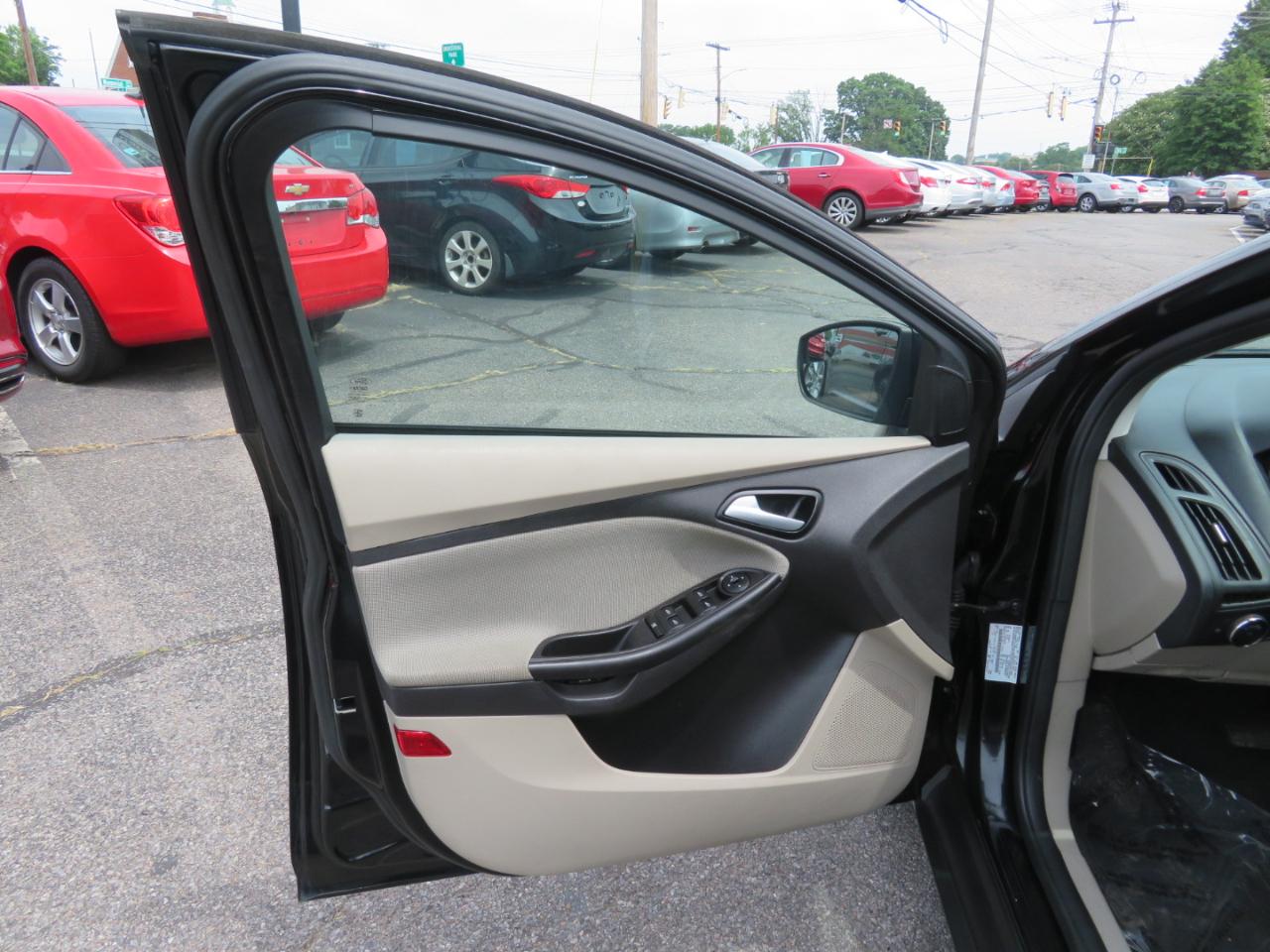 Ford Focus SE Sedan 2014