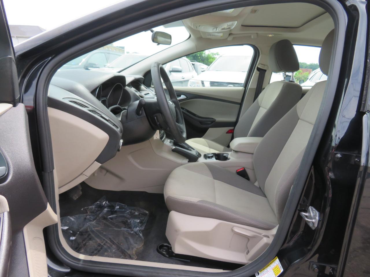 Ford Focus SE Sedan 2014