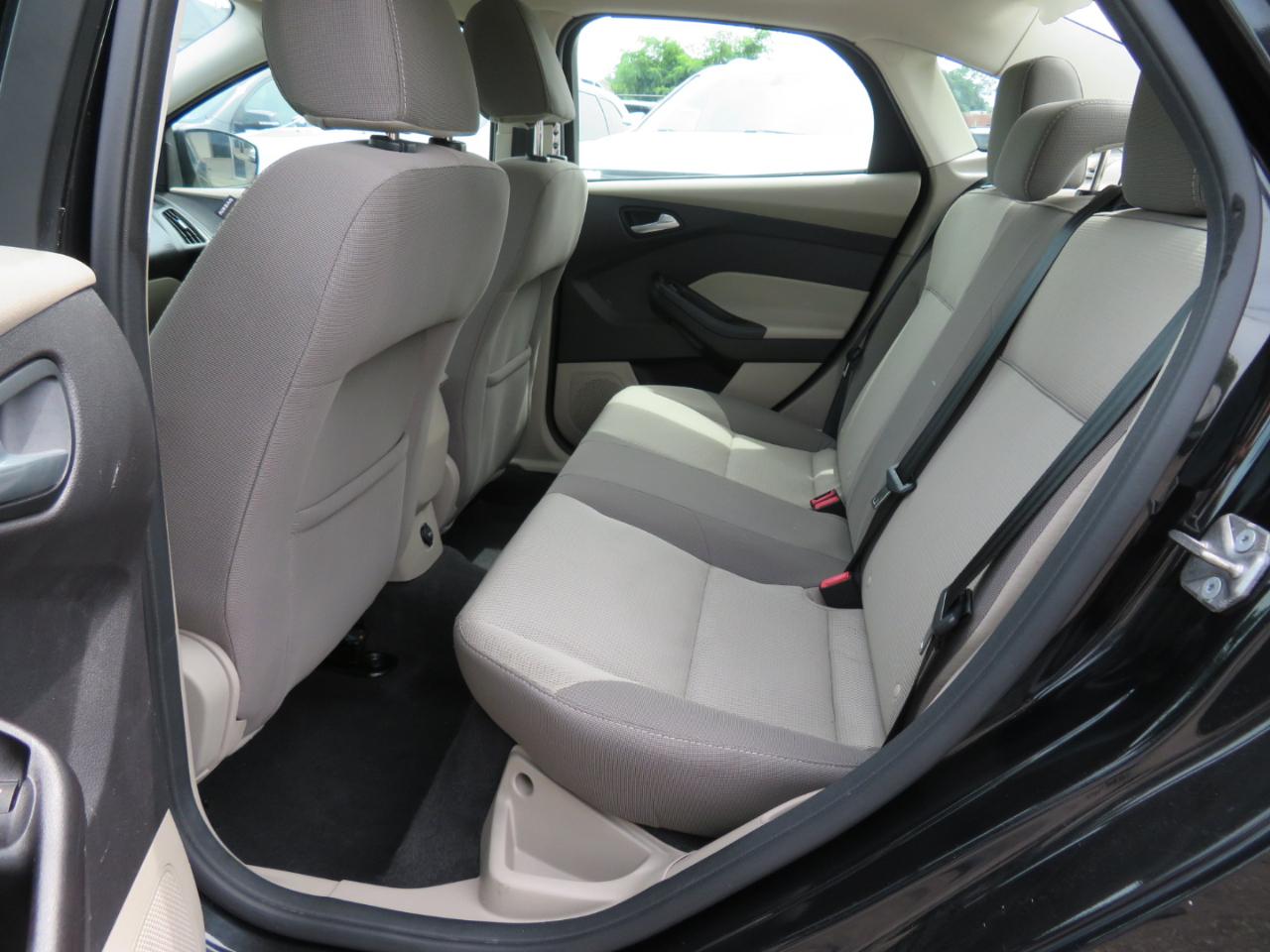 Ford Focus SE Sedan 2014