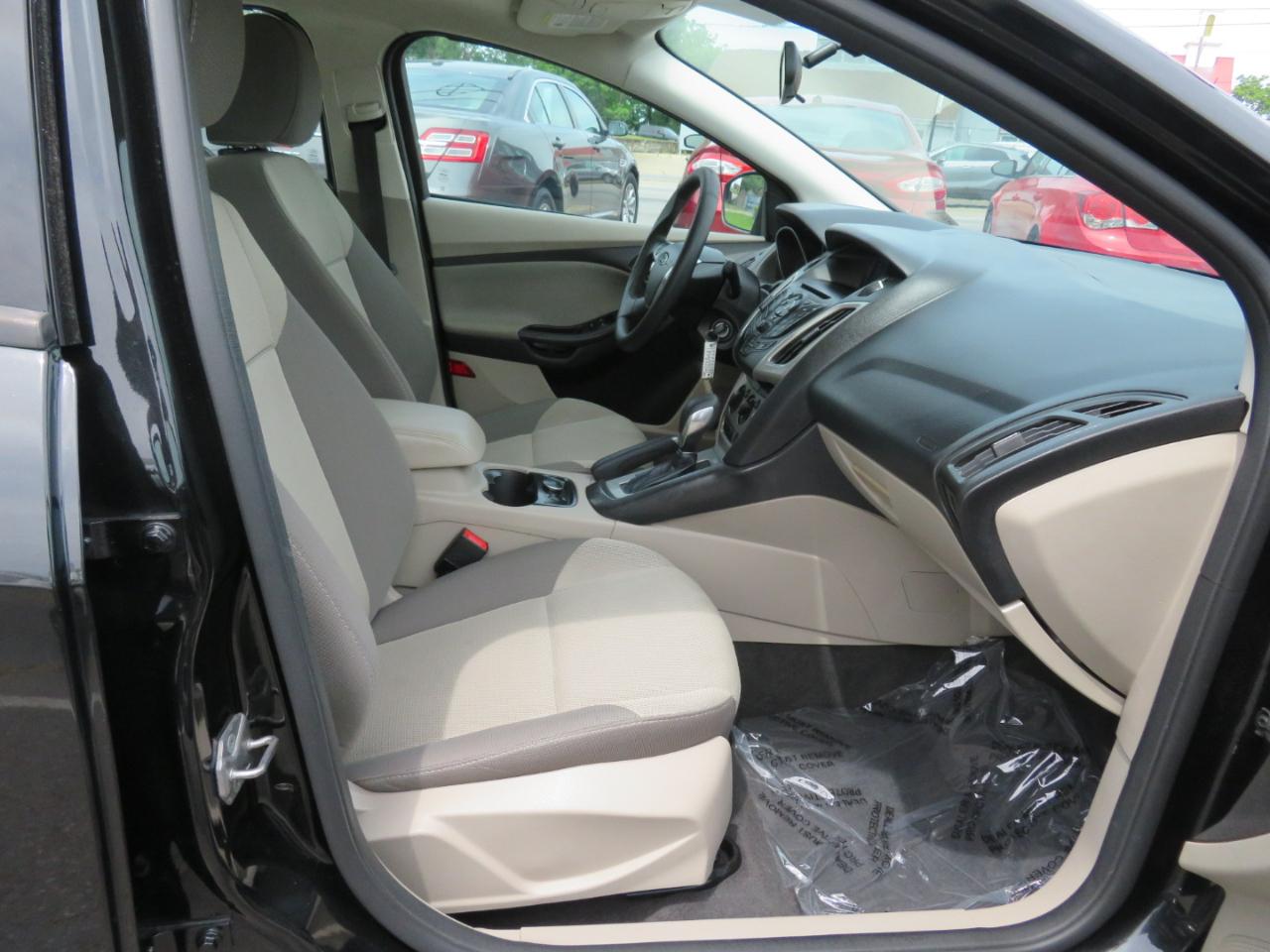 Ford Focus SE Sedan 2014