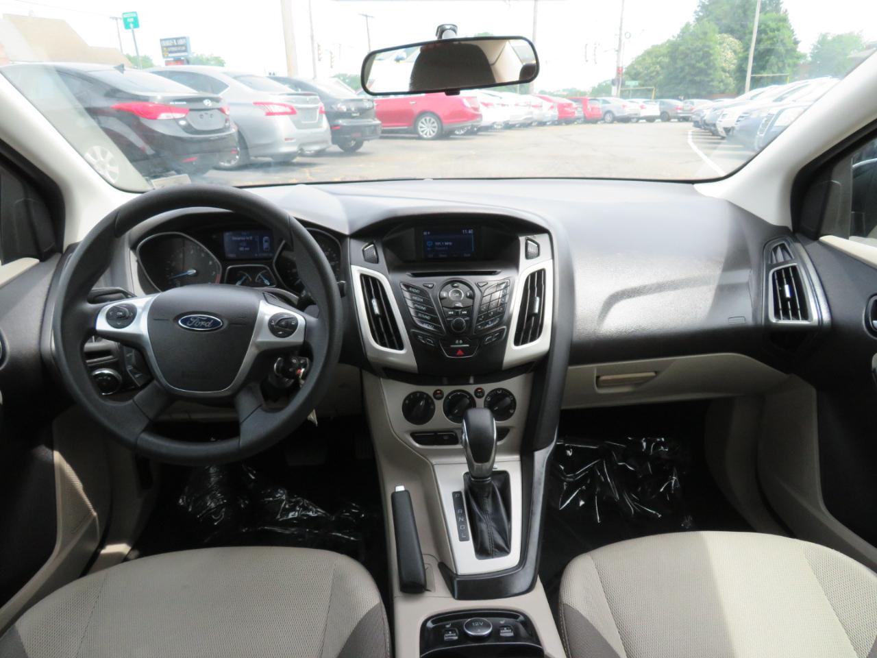 Ford Focus SE Sedan 2014