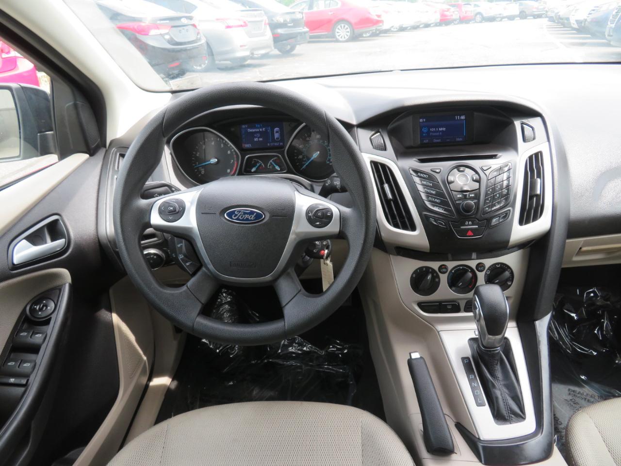 Ford Focus SE Sedan 2014