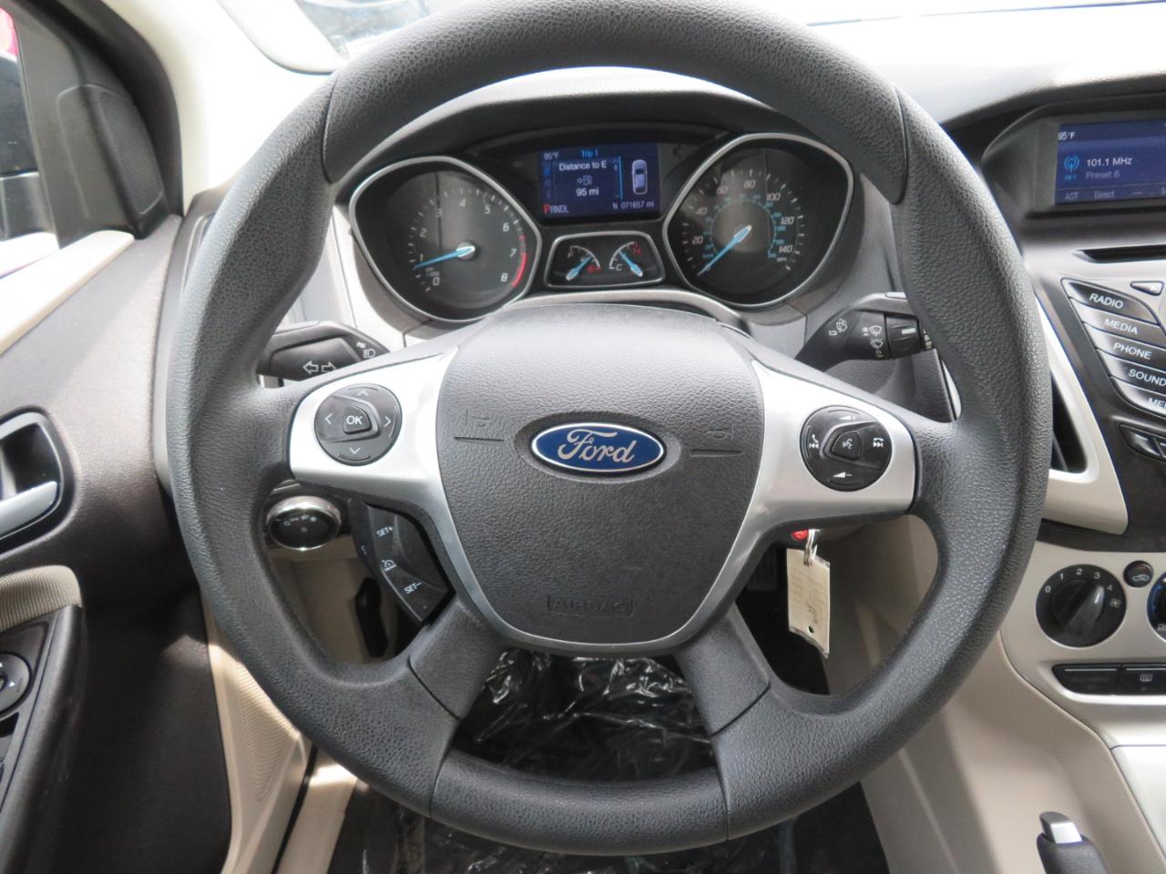 Ford Focus SE Sedan 2014