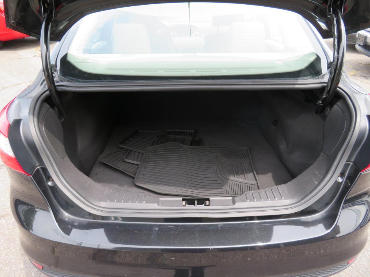 Ford Focus SE Sedan 2014