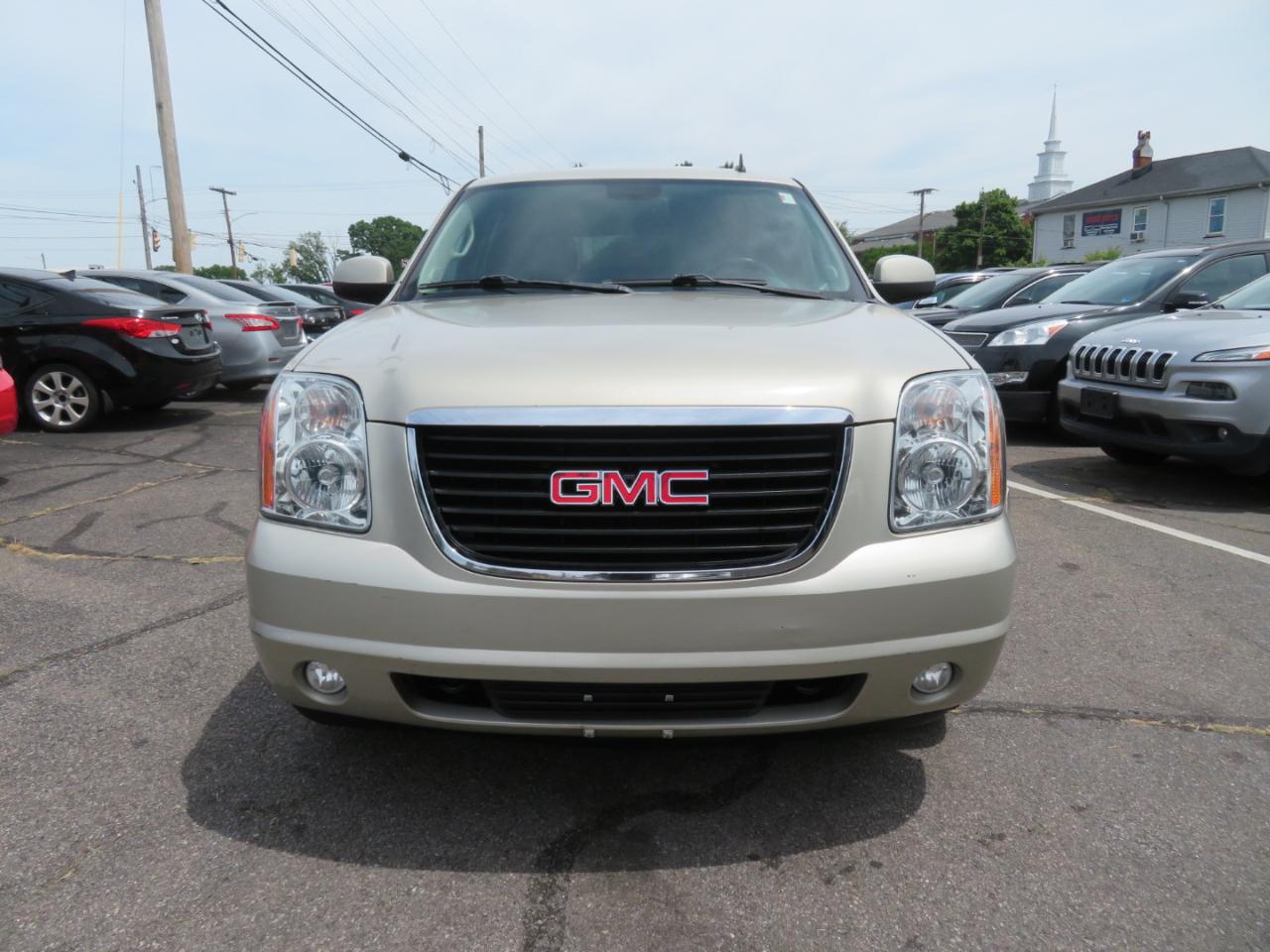 GMC Yukon XL SLT 1/2 Ton 4WD 2014
