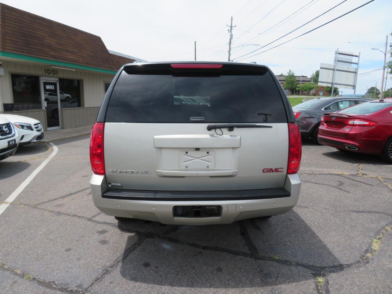GMC Yukon XL SLT 1/2 Ton 4WD 2014