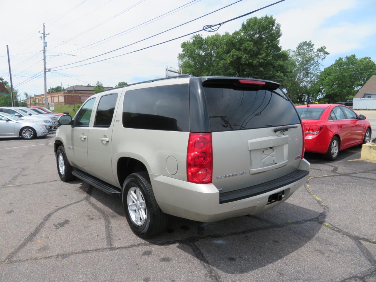 GMC Yukon XL SLT 1/2 Ton 4WD 2014