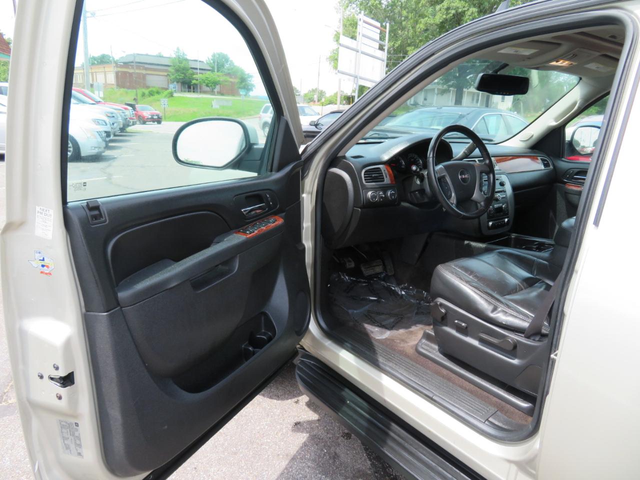GMC Yukon XL SLT 1/2 Ton 4WD 2014