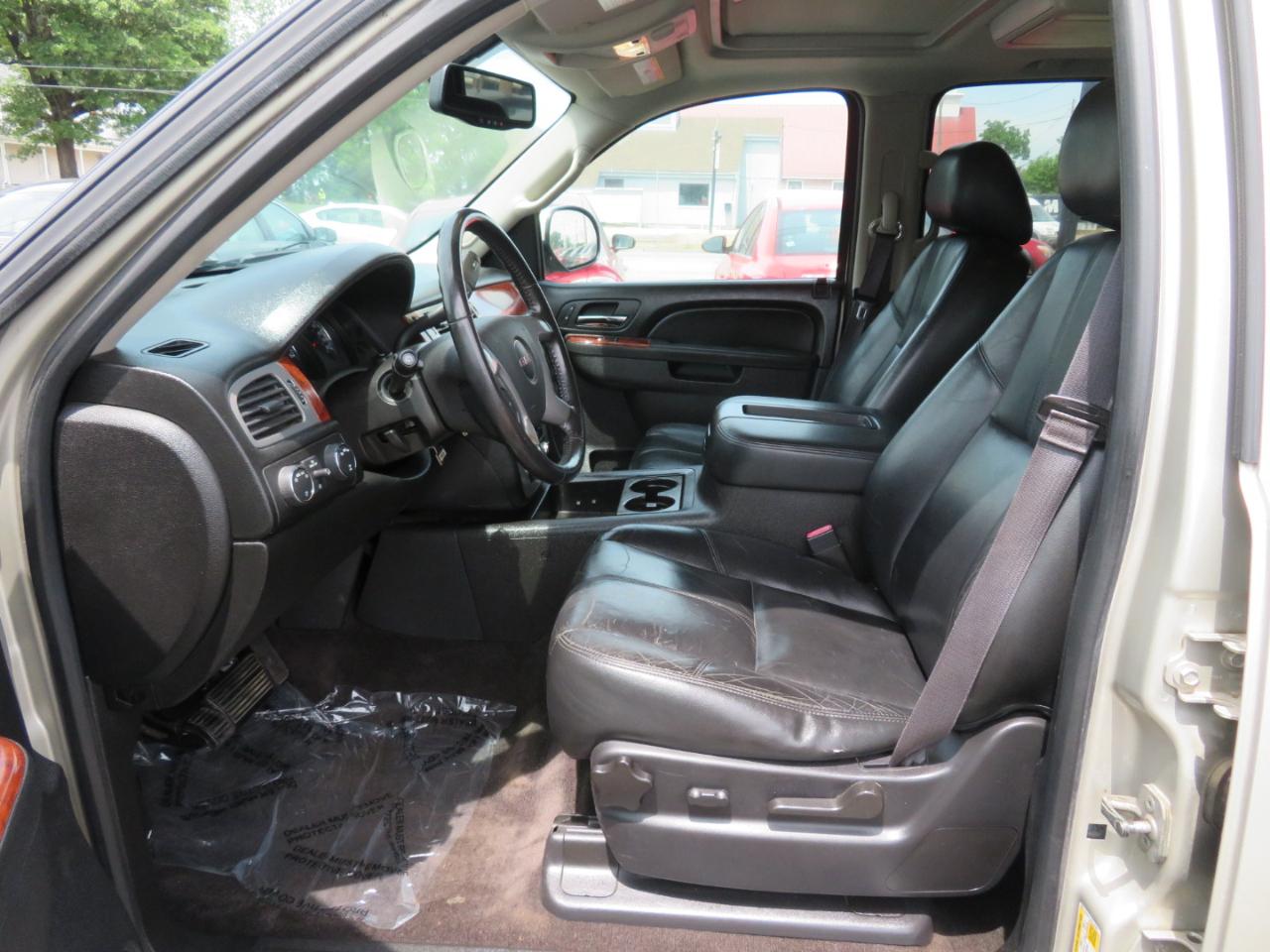 GMC Yukon XL SLT 1/2 Ton 4WD 2014