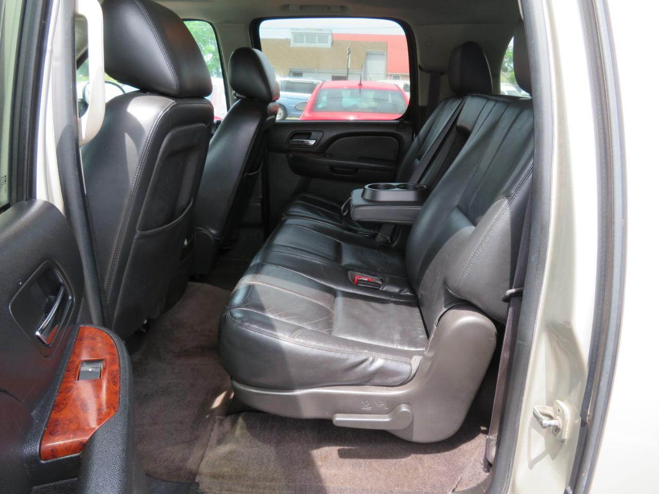GMC Yukon XL SLT 1/2 Ton 4WD 2014