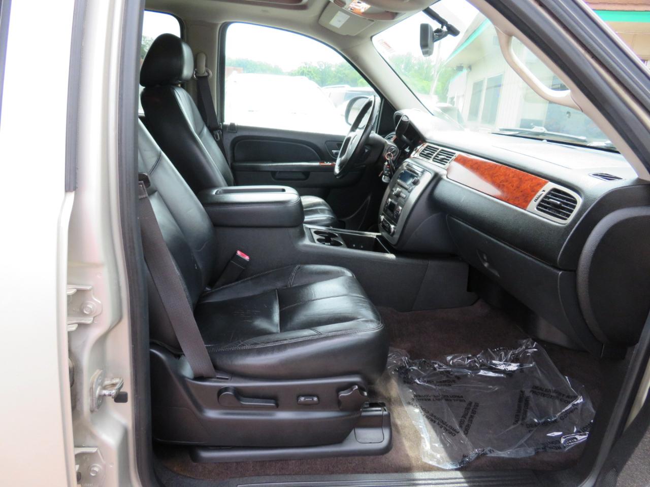 GMC Yukon XL SLT 1/2 Ton 4WD 2014