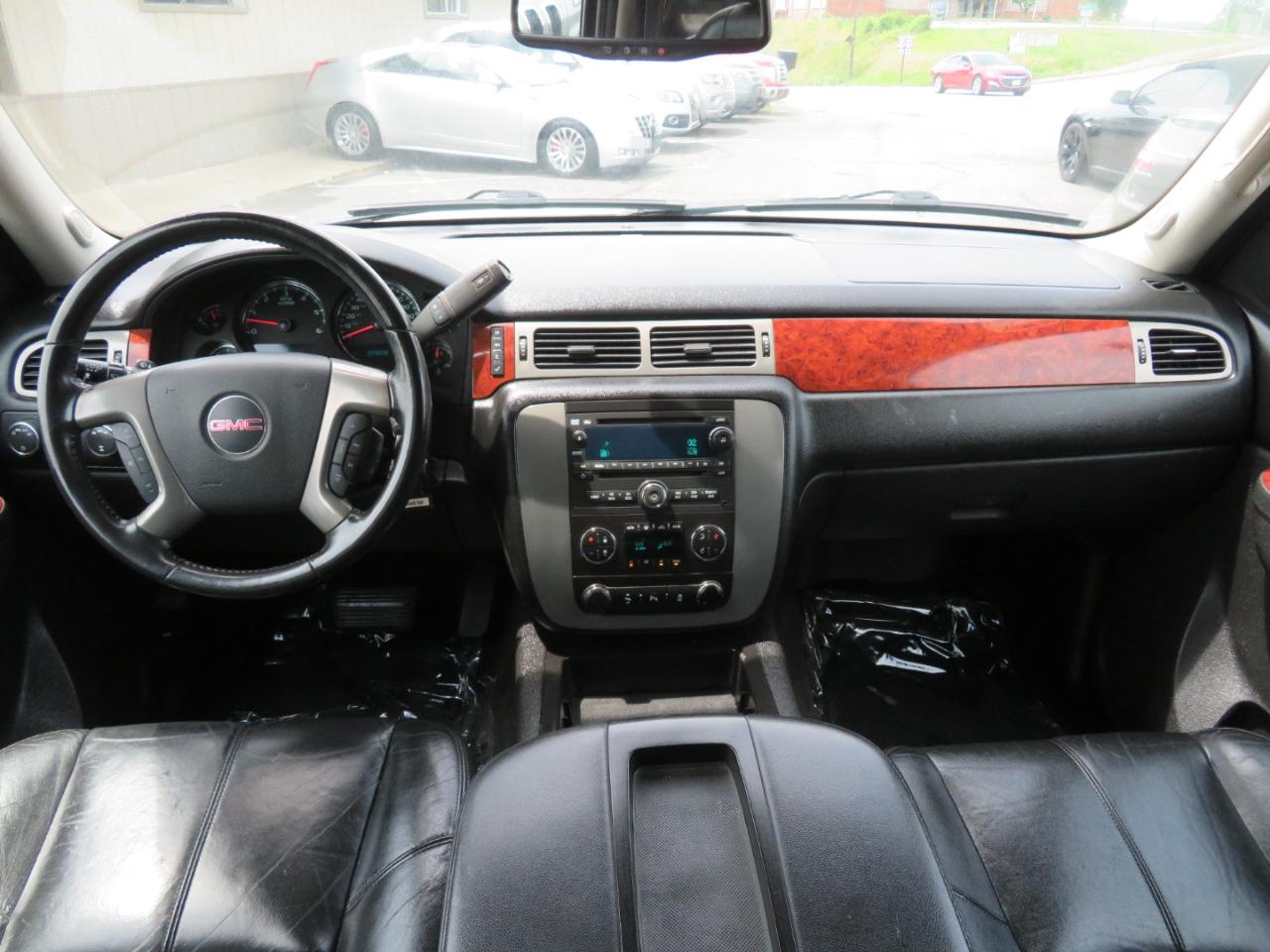 GMC Yukon XL SLT 1/2 Ton 4WD 2014