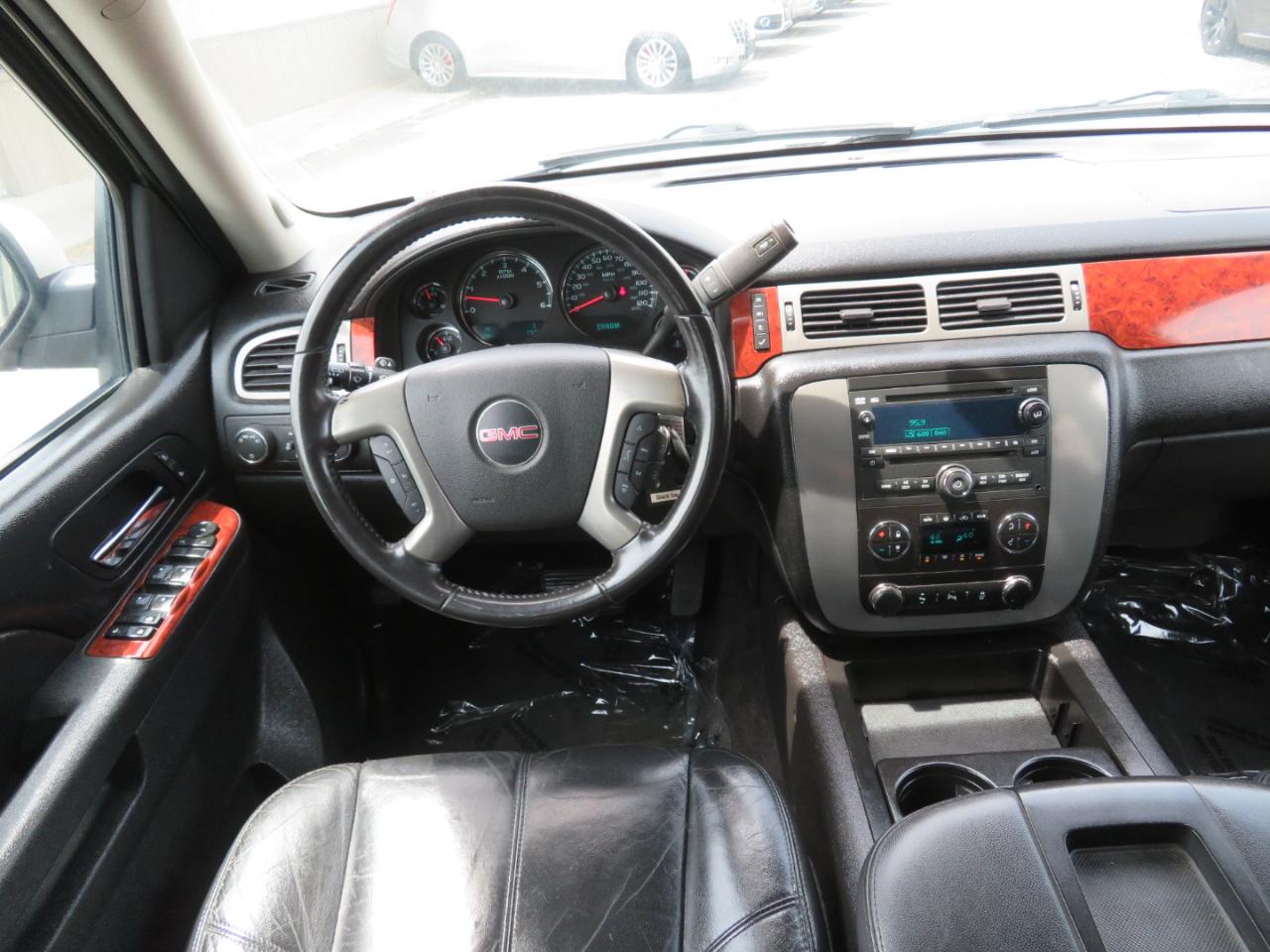 GMC Yukon XL SLT 1/2 Ton 4WD 2014