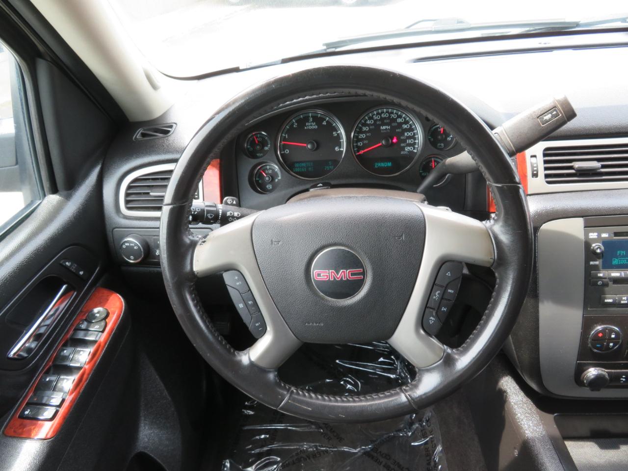 GMC Yukon XL SLT 1/2 Ton 4WD 2014