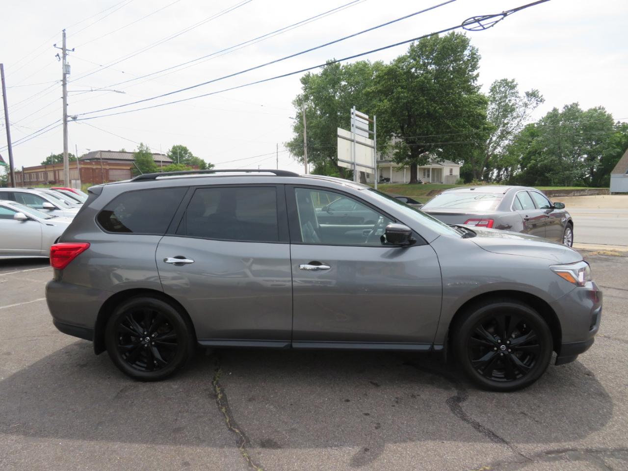 Nissan Pathfinder Platinum 4WD 2018