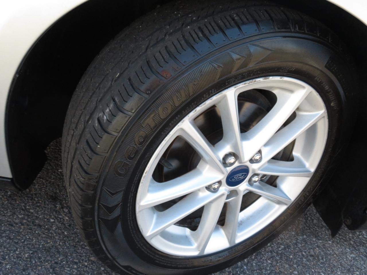 Ford Focus SE Hatch 2015