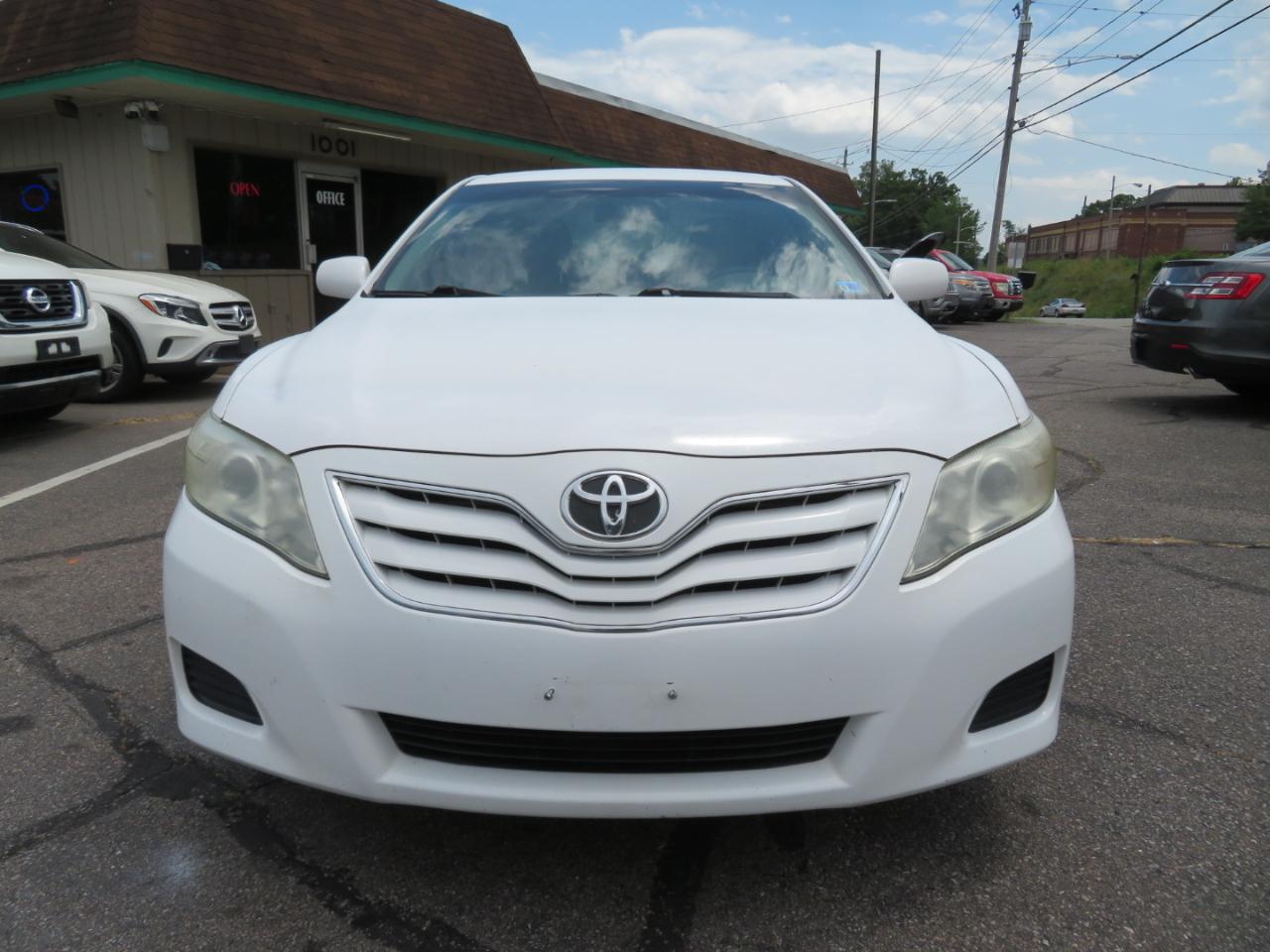 Toyota Camry LE 6-Spd MT 2011