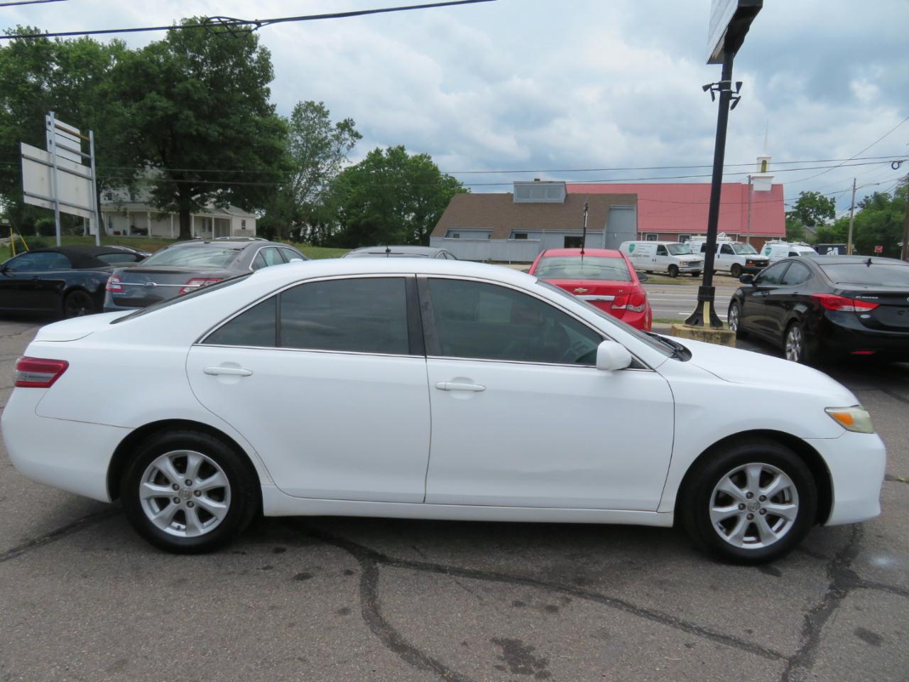 Toyota Camry LE 6-Spd MT 2011