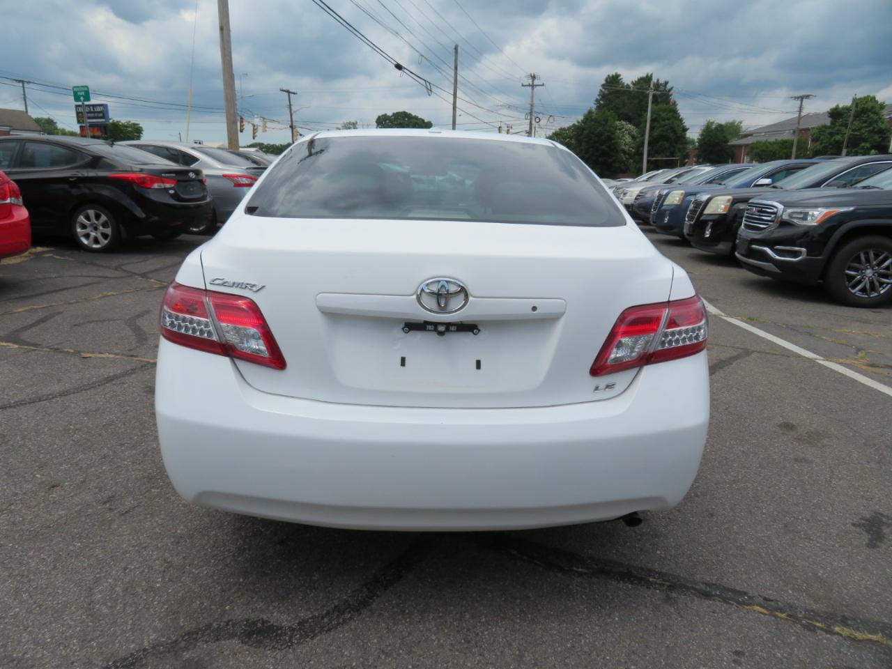Toyota Camry LE 6-Spd MT 2011