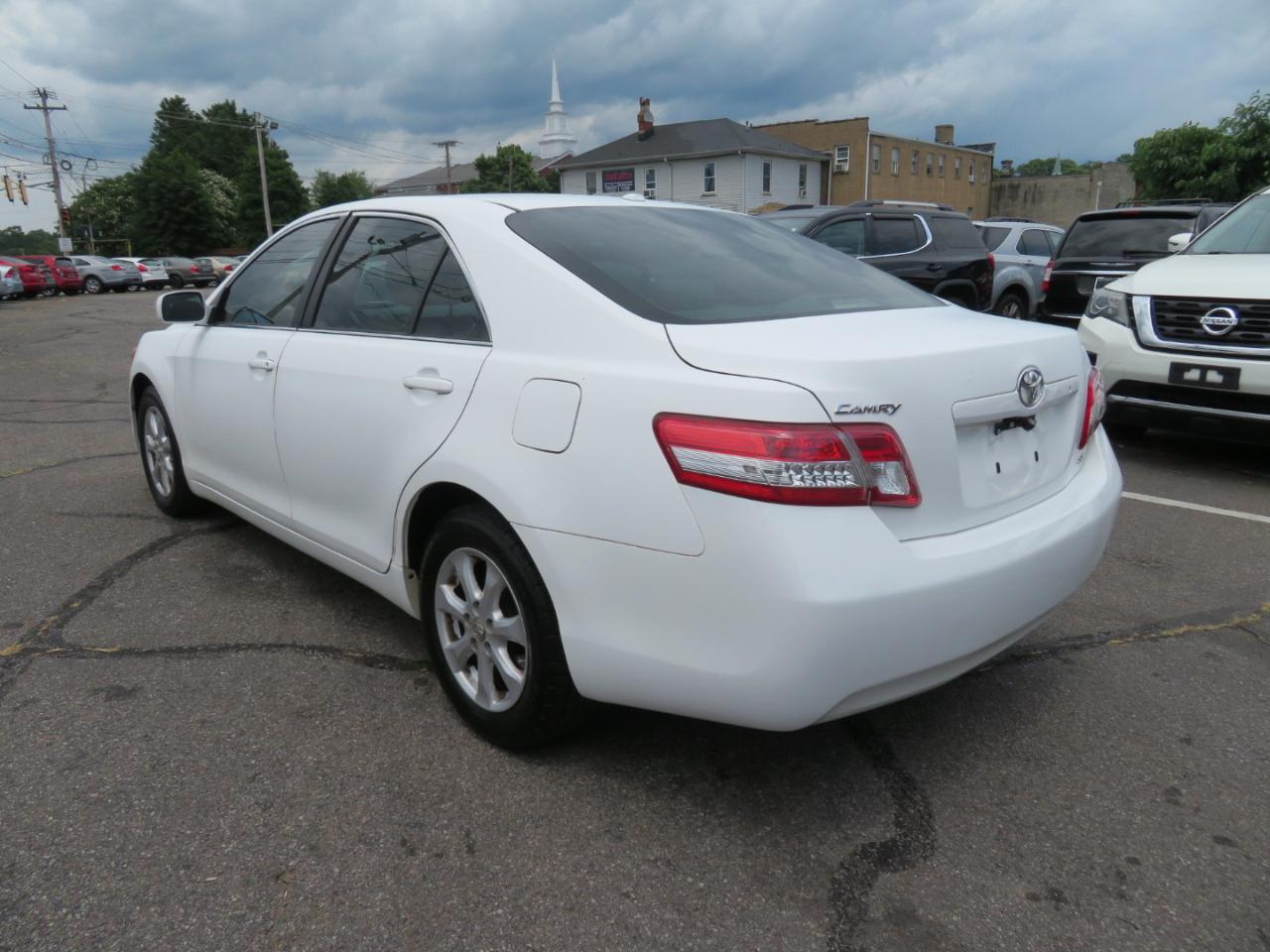 Toyota Camry LE 6-Spd MT 2011