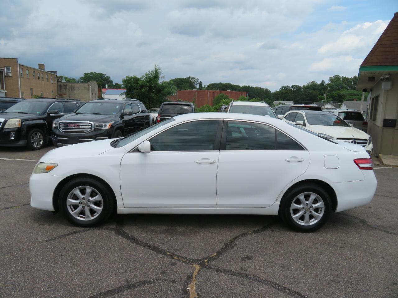 Toyota Camry LE 6-Spd MT 2011