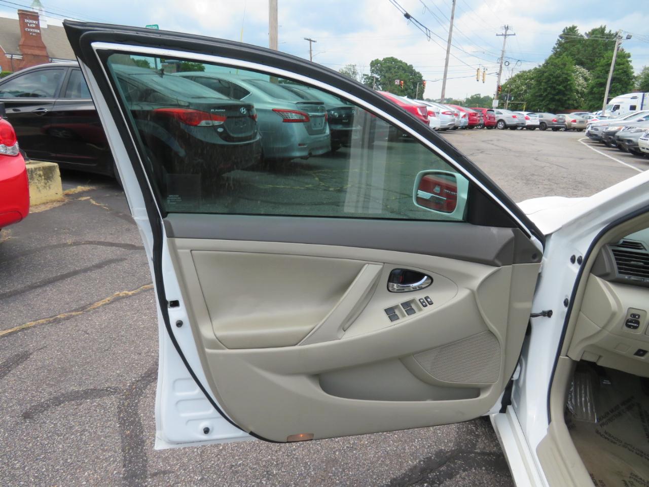 Toyota Camry LE 6-Spd MT 2011