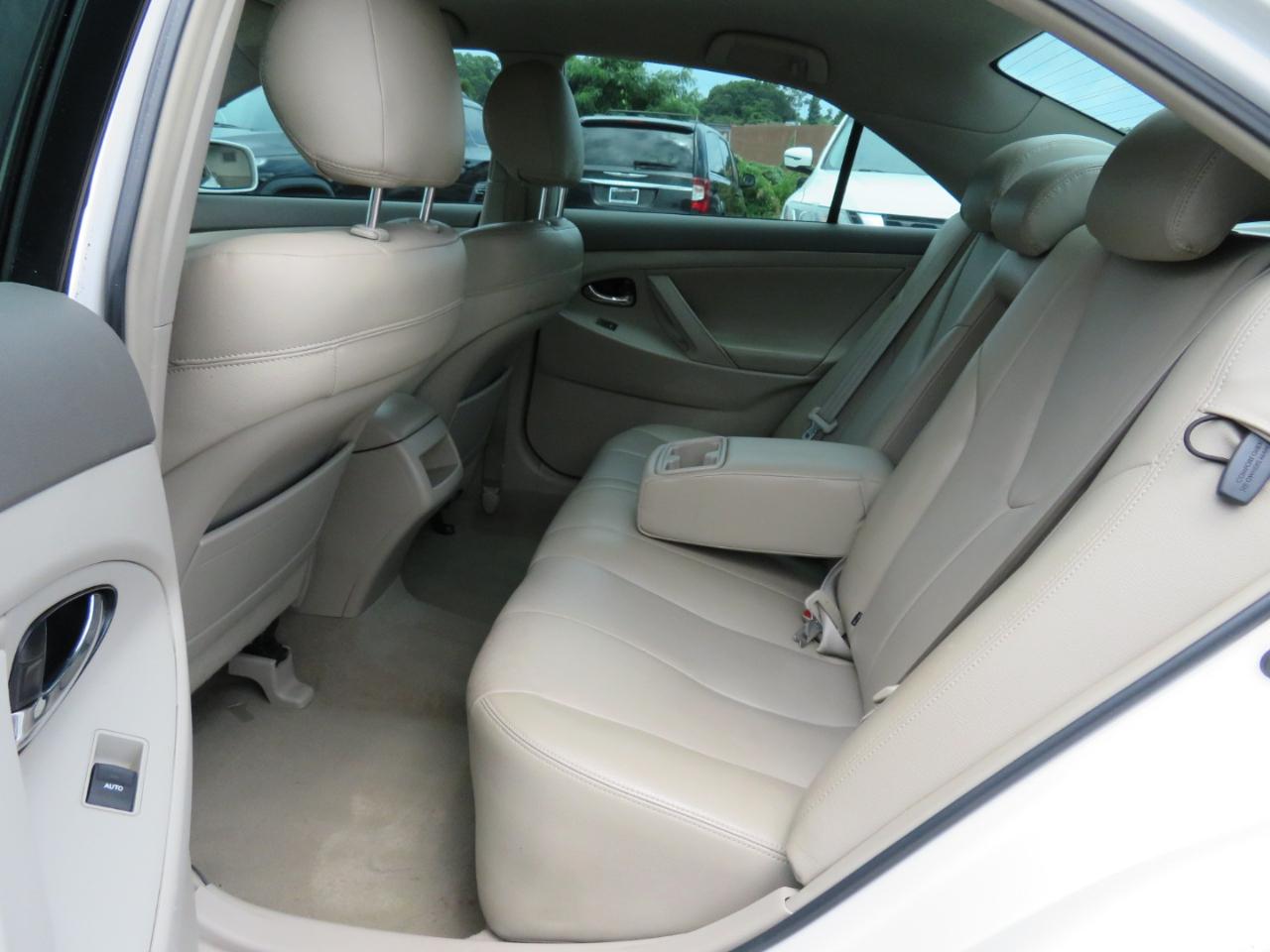 Toyota Camry LE 6-Spd MT 2011