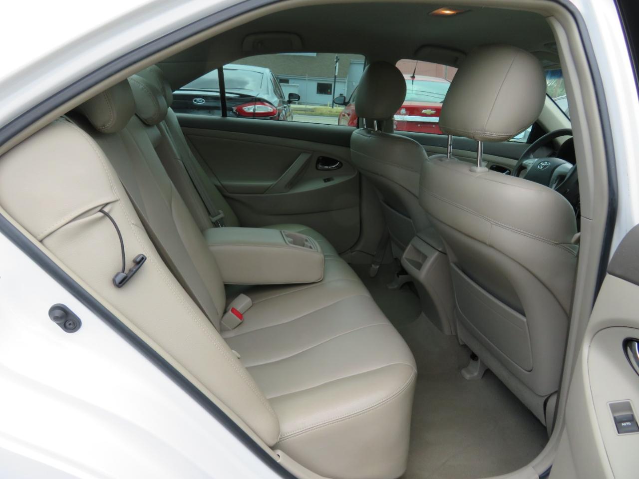 Toyota Camry LE 6-Spd MT 2011