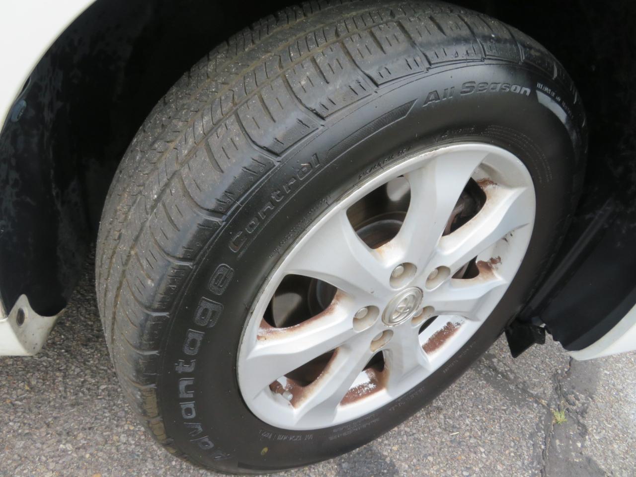 Toyota Camry LE 6-Spd MT 2011