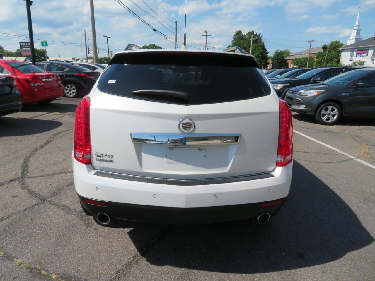 Cadillac SRX Luxury Collection 2011