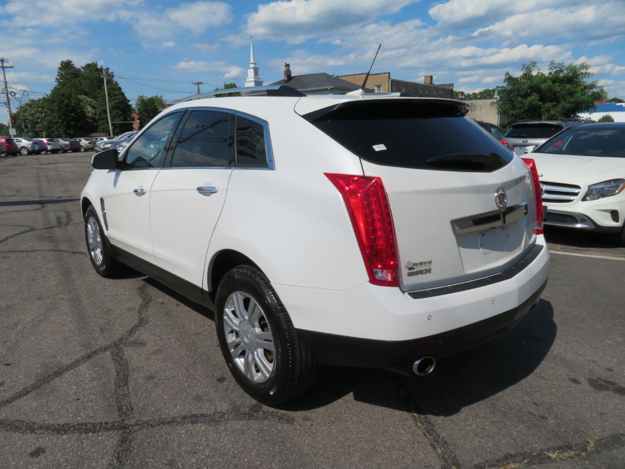 Cadillac SRX Luxury Collection 2011