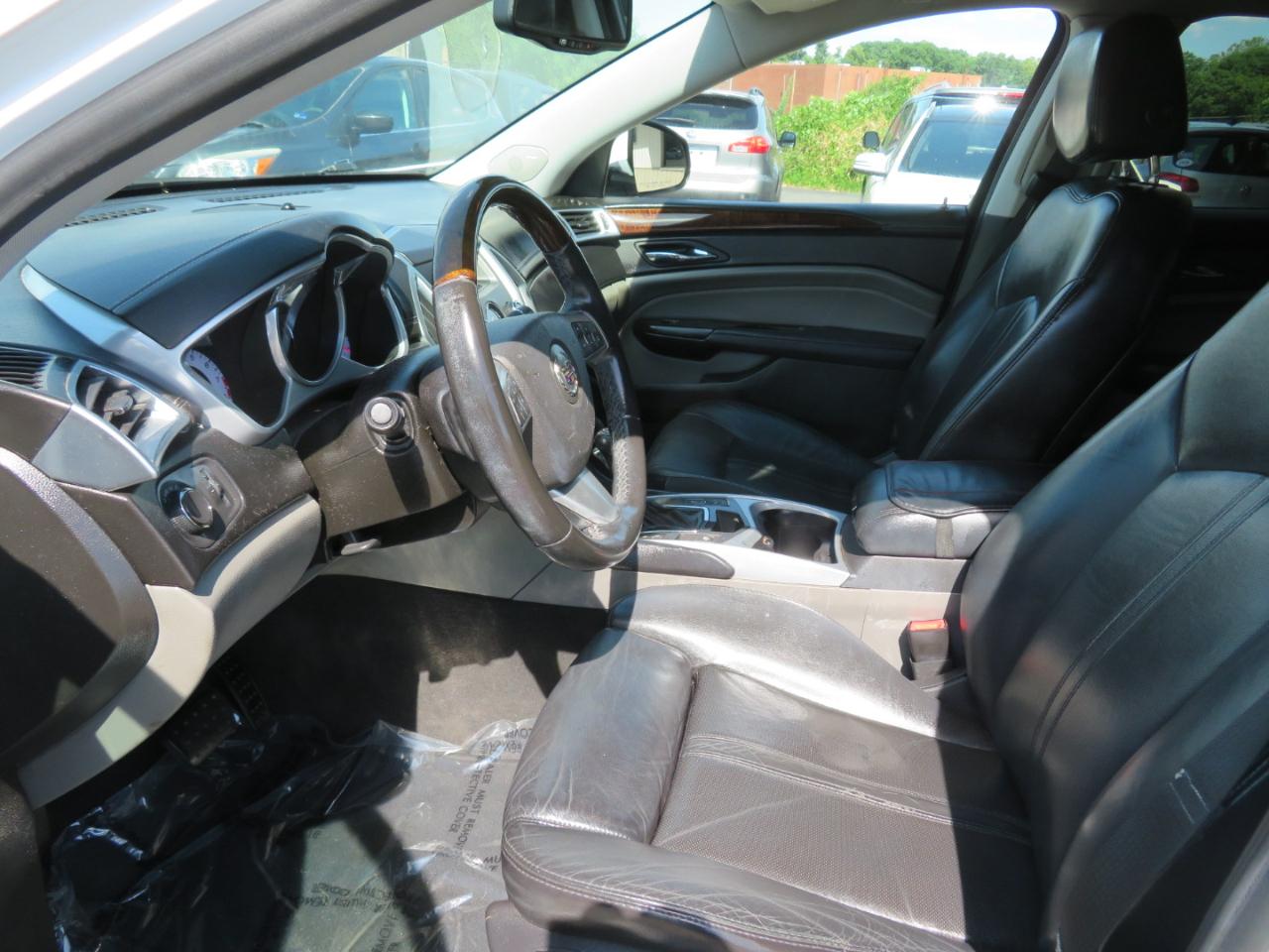 Cadillac SRX Luxury Collection 2011
