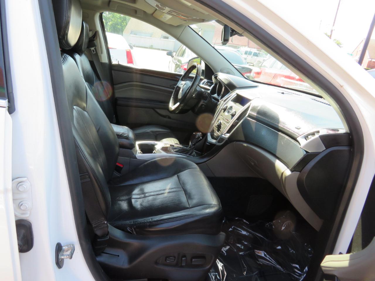Cadillac SRX Luxury Collection 2011