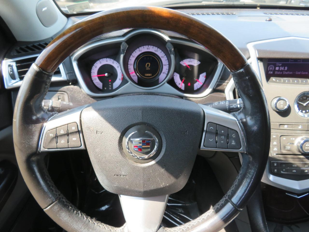 Cadillac SRX Luxury Collection 2011