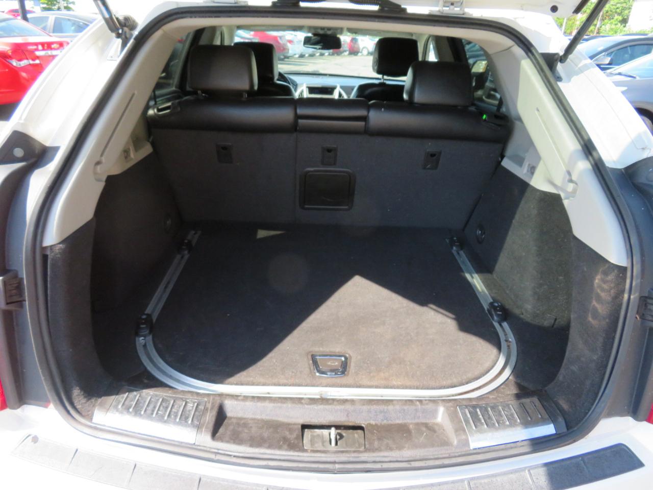 Cadillac SRX Luxury Collection 2011
