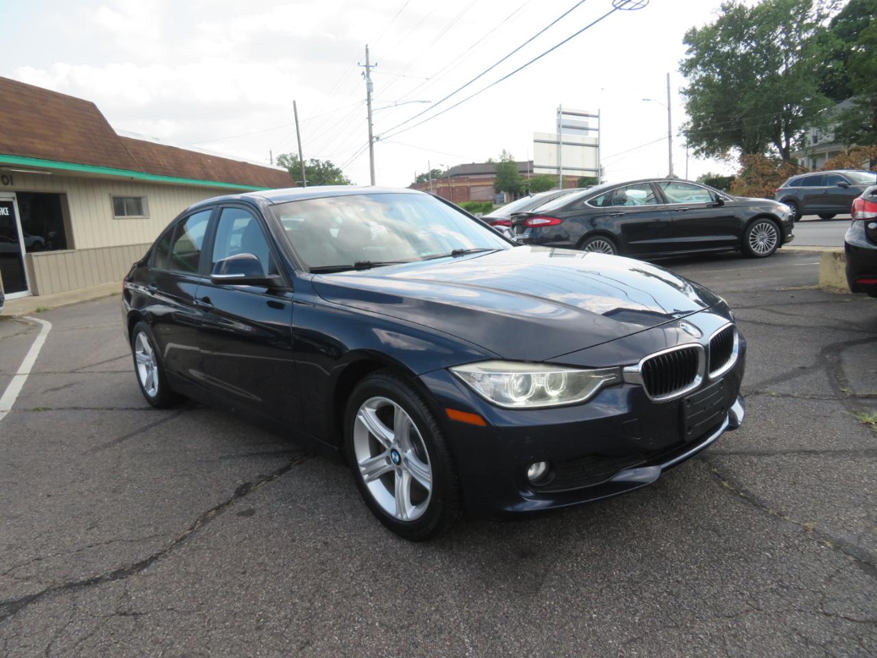 BMW 3-Series 320i Sedan 2014