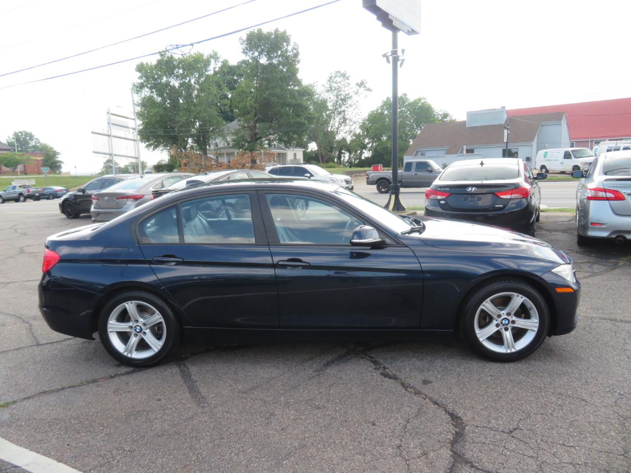 BMW 3-Series 320i Sedan 2014