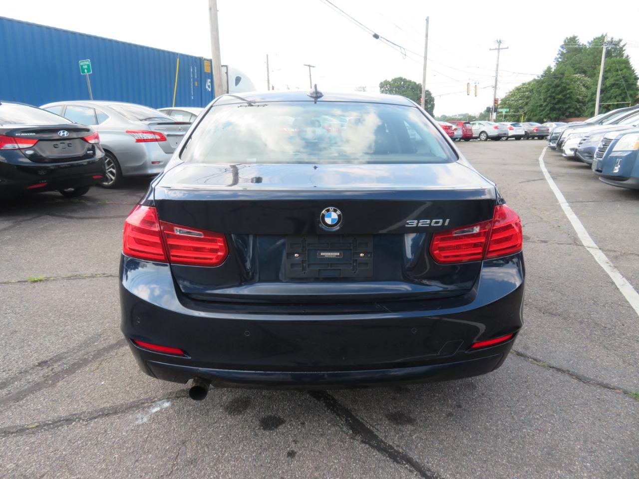 BMW 3-Series 320i Sedan 2014