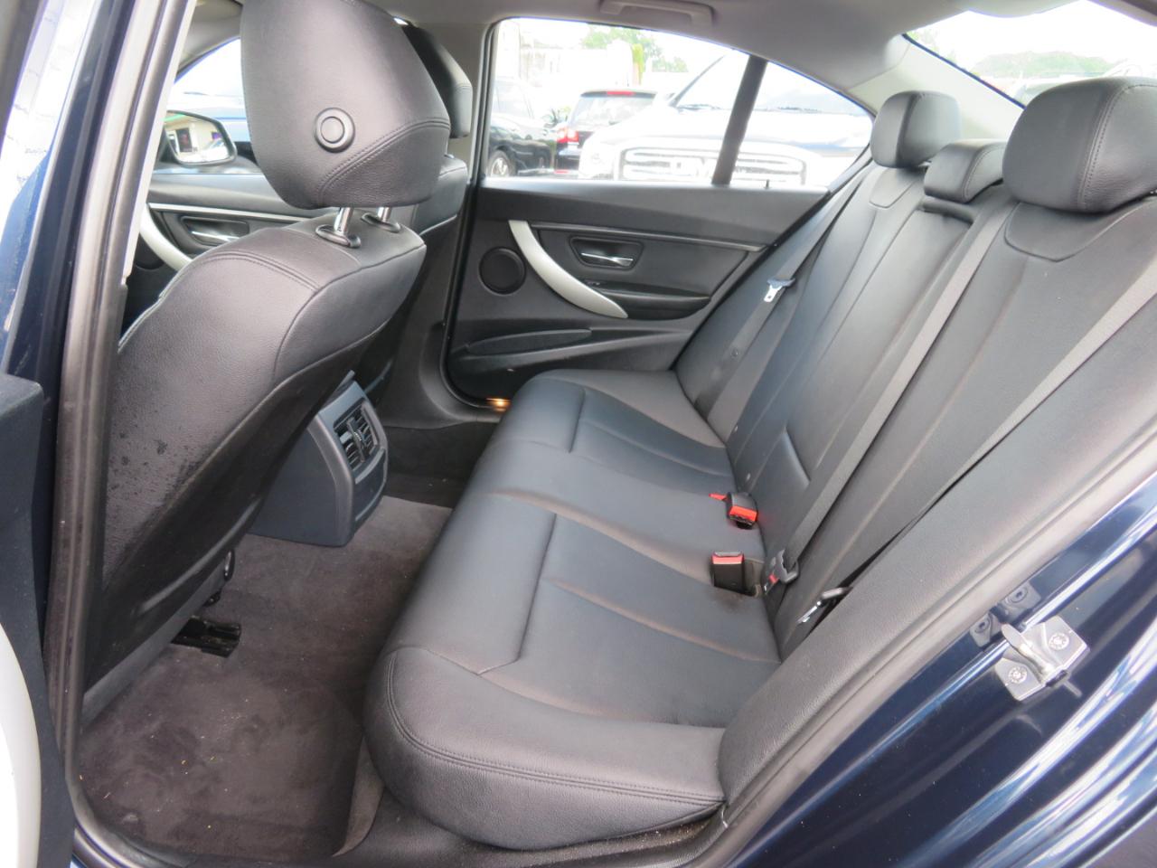 BMW 3-Series 320i Sedan 2014
